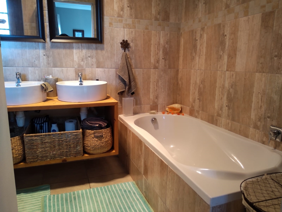 To Let 7 Bedroom Property for Rent in Dana Bay Western Cape